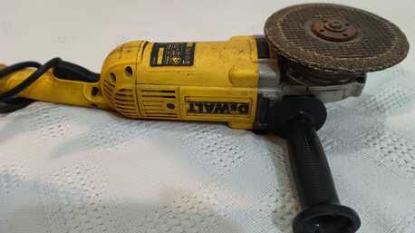 Dammam, Electrical & Plumbing, SAR 220,  DeWalt DWE492-QS - Grinder 230 Mm 2.200 Yellow