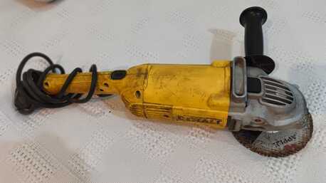 Dammam, Electrical & Plumbing, SAR 220,  DeWalt DWE492-QS - Grinder 230 Mm 2.200 Yellow