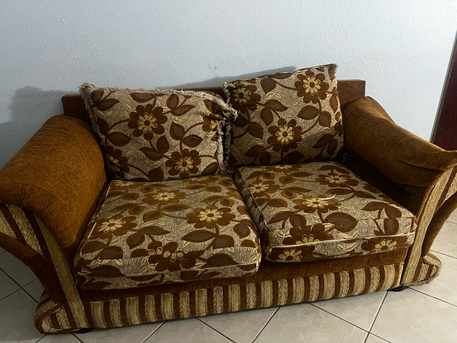 Riyadh, Furniture, SAR 500,  Old Furniture For Sale At Less Price (bed , Mattress, Sofa And Dining Table)