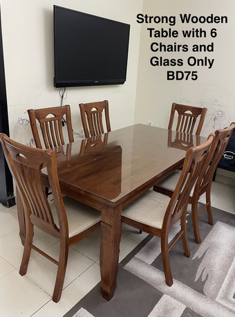 East Riffa, Furniture, BHD 75,  Strong Wooden Dining Table With 6 Chairs And Glass Only BD75