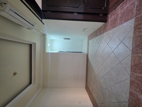 Hoora, Apartments, Flats, Houses & Villas, BHD 160/month,  1 BR,  - Bright & Neet Semi Furnished 1 BHK Flat With Ewa @160/ BD In Hoora