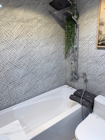 Riyadh, Electrical & Plumbing, Urgent Sale: Geysers & Bathtub