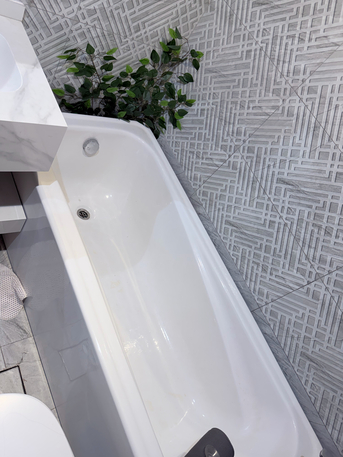 Riyadh, Electrical & Plumbing, Urgent Sale: Geysers & Bathtub