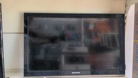 East Riffa, Computers, BHD 33,  SKYWORTH 32E8A LED TV + FREE SMART BOX 33BD Only