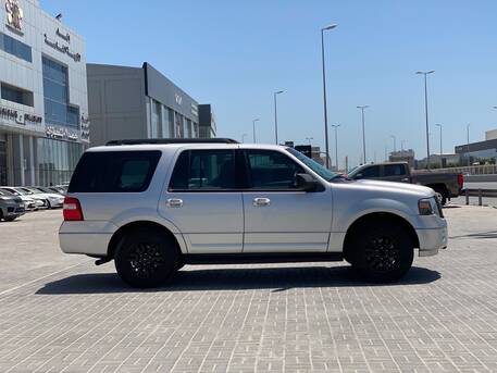 Manama, Vehicles, Cars & Trucks , BHD 3500,  Ford Expedition,  2014,  Automatic,  318800 KM,    (Silver)