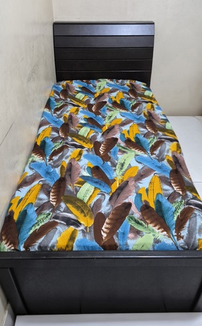 Al Aziziyah, Furniture, SAR 300,  Bed And Table