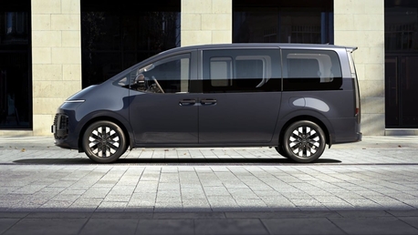 Jeddah, Passenger Transport, 7 Seater And 11 Seater Passenger Van