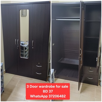 Manama, Furniture, BHD 37,  ✅️ 3 Door Dark Brown Wardrobe For Sale In Good Condition With Delivery
