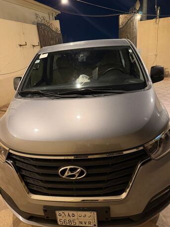 Riyadh, Vehicles, Cars & Trucks , SAR 5500,  Hyundai H1,  2021,  Automatic,  150 KM,   Available For Rent 11 Seater