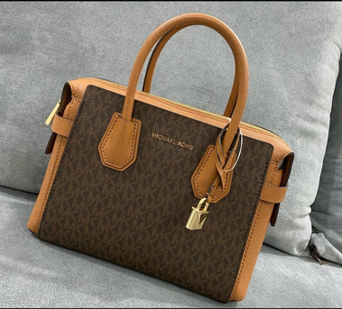Al Kharj, Clothing & Accessories, SAR 320,  Used Original Micheal Kors