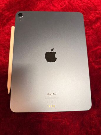 Riyadh, Electronics, SAR 1800,  Ipad Air 2022( 5th Generation) + Apple Pencil Pro