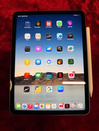 Riyadh, Electronics, SAR 1800,  Ipad Air 2022( 5th Generation) + Apple Pencil Pro