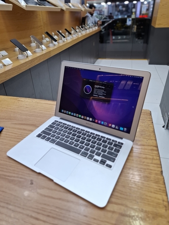 Manama, Computers, BHD 88,  Apple MacBook Air Core I5 Dual-Core 4GB RAM 128GB SSD 13"Disply With Charger 88 BD