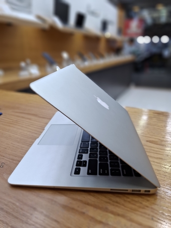 Manama, Computers, BHD 88,  Apple MacBook Air Core I5 Dual-Core 4GB RAM 128GB SSD 13"Disply With Charger 88 BD