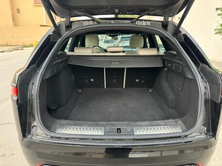 Riyadh, Vehicles, Cars & Trucks , SAR 105000,  Land Rover Range Rover Velar,  2018,  Automatic,  136000 KM,   Range Rover Velar Mid Options For Sales Good Price