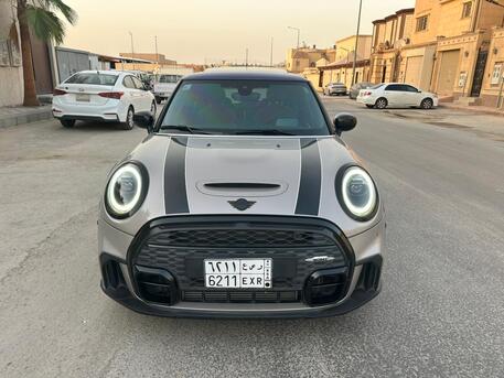 Riyadh, Vehicles, Cars & Trucks , SAR 135000,  Mini Cooper,  2023,  Automatic,  40000 KM,    Full Options With Sunroof N Very Reasonable Price Mini Coop 2nd Owner