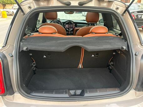 Riyadh, Vehicles, Cars & Trucks , SAR 135000,  Mini Cooper,  2023,  Automatic,  40000 KM,    Full Options With Sunroof N Very Reasonable Price Mini Coop 2nd Owner