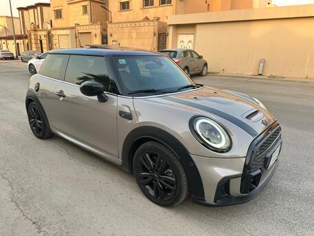Riyadh, Vehicles, Cars & Trucks , SAR 135000,  Mini Cooper,  2023,  Automatic,  40000 KM,    Full Options With Sunroof N Very Reasonable Price Mini Coop 2nd Owner