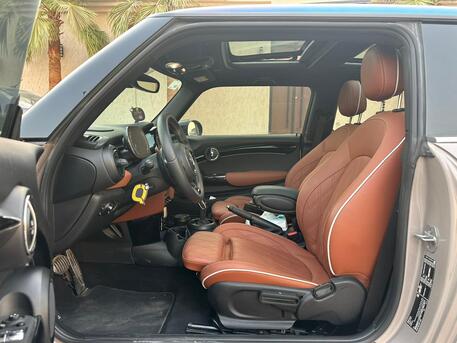 Riyadh, Vehicles, Cars & Trucks , SAR 135000,  Mini Cooper,  2023,  Automatic,  40000 KM,    Full Options With Sunroof N Very Reasonable Price Mini Coop 2nd Owner