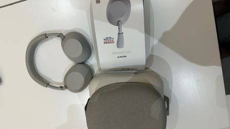 Riyadh, Electronics, SAR 1050,  Sony WH-1000XM6 Headphones White Excellent Condition