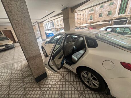 Salamah, Vehicles, Cars & Trucks , SAR 33000,  Kia Optima,  2017,  Automatic,  194000 KM,  Selling A Highly Reliable And Clean  ( Model) In White Color.