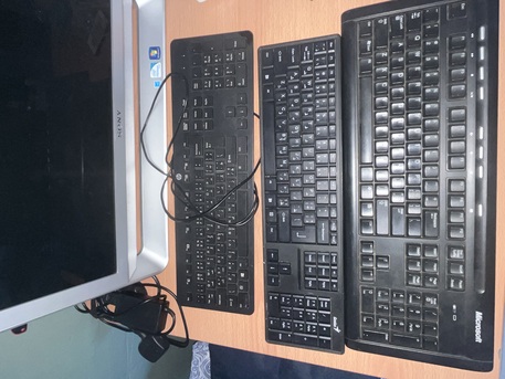 Manama, Computers, BHD 22,  Hp Screen And 3 Keyboards (one Wire And Other 2wireless)
