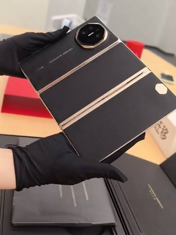 Manama, Mobile Phones, BHD 615,  Huawei Mate XT Ultimate Design Trifold Premium Model 16/1 Terabyte ( 1000 Gb ) And Huawei