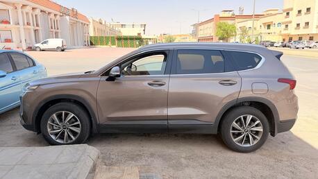Riyadh, Vehicles, Cars & Trucks , SAR 65000,  Hyundai Santafe (4 Cylinder),  2019,  Automatic,  142200 KM,  Complete Genuine Car Maintained At Hyundai Agency From 5000 Km To 140000 Km