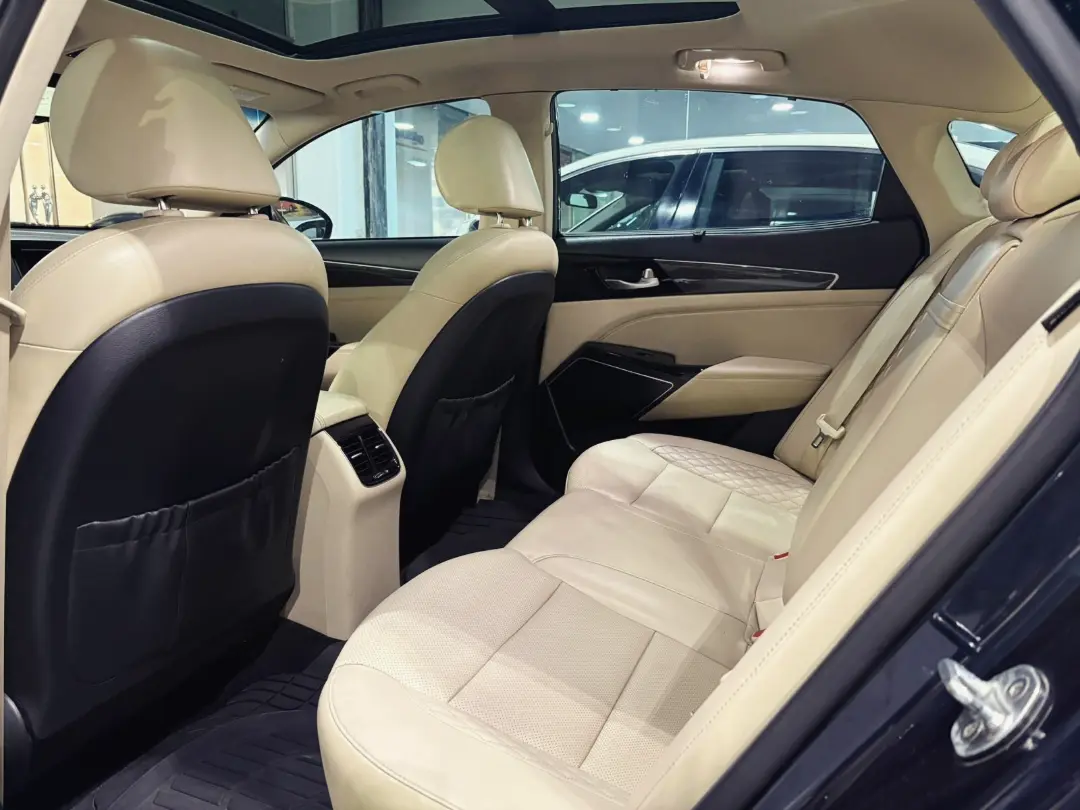 Amwaj Islands, Vehicles, Cars & Trucks , BHD 5250,  Kia Cadenza,  2017,  Automatic,  121000 KM,    6 Cylinders 3.3L Full Option