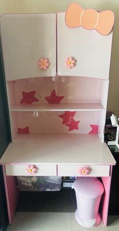 Juffair, Furniture, BHD 15,  Kids Study Table For Throwaway Price!!!