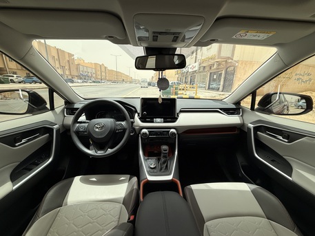 Riyadh, Vehicles, Cars & Trucks , Toyota RAV4,  2024,  Automatic,  34000 KM,    Adventure Edition (Full Option)