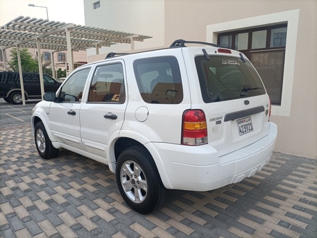 Hidd, Vehicles, Cars & Trucks , BHD 1000,  Ford Escape,  2005,  Automatic,  215000 KM,    Good Condition For Daily Using