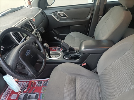 Hidd, Vehicles, Cars & Trucks , BHD 1000,  Ford Escape,  2005,  Automatic,  215000 KM,    Good Condition For Daily Using