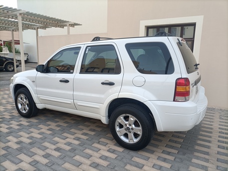 Hidd, Vehicles, Cars & Trucks , BHD 1000,  Ford Escape,  2005,  Automatic,  215000 KM,    Good Condition For Daily Using