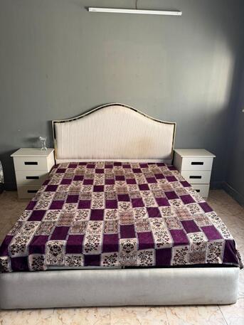 Al Faisaliyah, Household Items, SAR 550,  Queen Size Bed, Dressing Table, Side Table