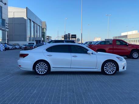 Manama, Vehicles, Cars & Trucks , BHD 7900,  Lexus LS 460,  2014,  Automatic,  185900 KM,  Lexus LS-460  (White)