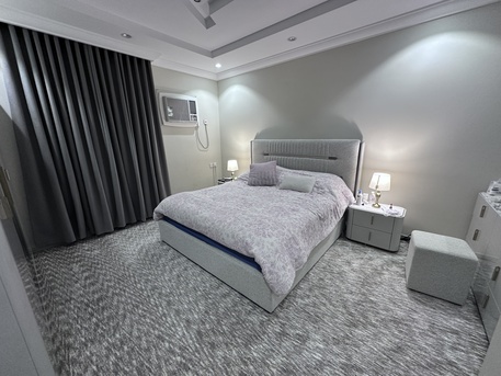 Jeddah, Furniture, SAR 8,  HOMEBOX **LIKE NEW** GRANDE KING BEDROOM SET + MATTRESS + 6-DOOR WARDROBE