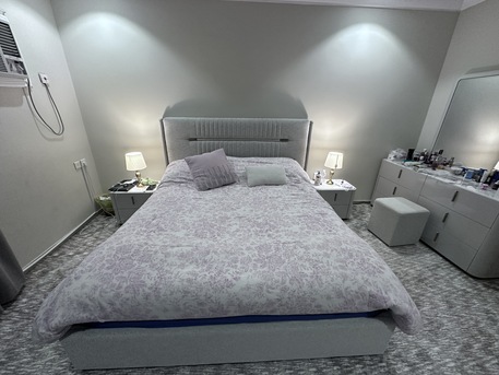 Jeddah, Furniture, SAR 8,  HOMEBOX **LIKE NEW** GRANDE KING BEDROOM SET + MATTRESS + 6-DOOR WARDROBE