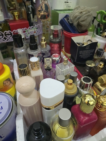 Manama, Items Wanted, I Buy Whole Sale Items , Clothes, Bags, Perfume And Electronics