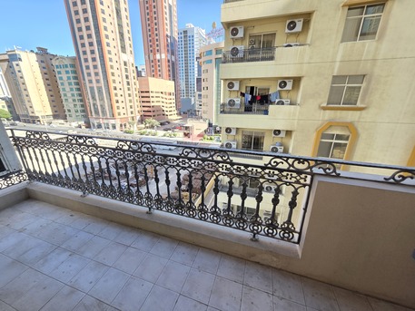 Juffair, Apartments, Flats, Houses & Villas, BHD 400/month,  Furnished,  3 BR,  155 Sq. Meter,  Spacious 3 Bhk Flat | Gas Connection | Balcony | Free Wifi & Hk | Closed Kitchen | Cpr Add