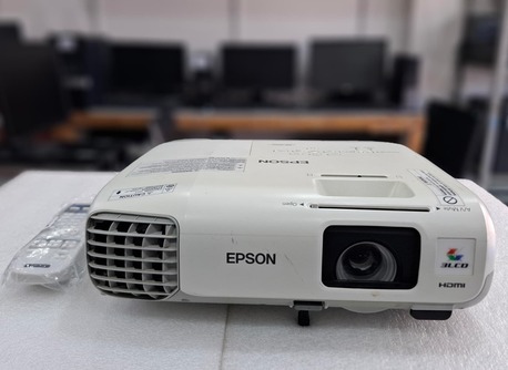 East Riffa, Computers, BHD 59,  Epson Projector With Remote (Lumens 3500) Screen Size 30" To 300" Good Working Condition
