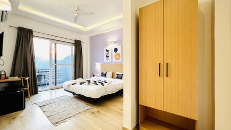 Gurgaon, Apartments, Flats, Houses & Villas, INR 2500/day,  Furnished,  Studio,  290 Sq. Feet,  Deluxe Room With Attched Washroom And Balcony