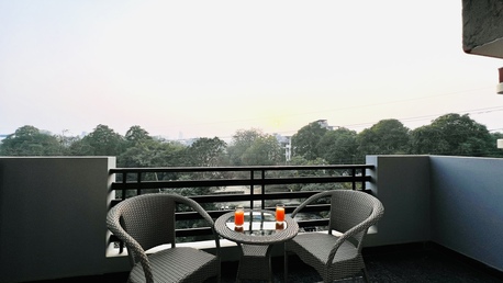 Gurgaon, Apartments, Flats, Houses & Villas, INR 2500/day,  Furnished,  Studio,  290 Sq. Feet,  Deluxe Room With Attched Washroom And Balcony