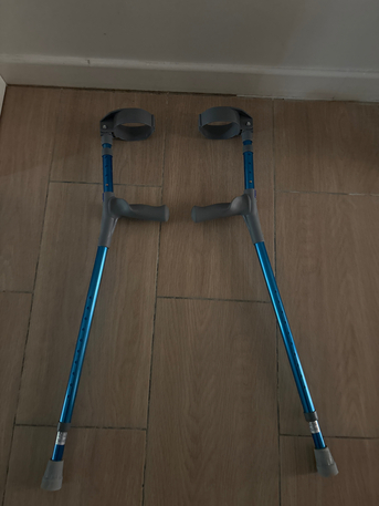 Al Jubail Al Balad, Free Items, Crutches