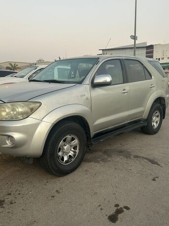 Riyadh, Vehicles, Cars & Trucks , SAR 30000,  Toyota Fortuner,  2011,  Automatic,  612 KM,   For Sale