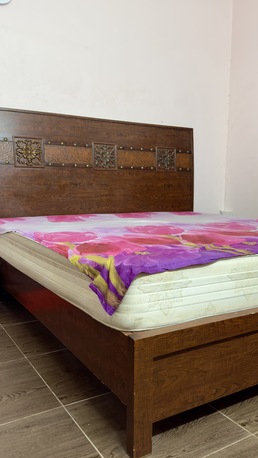Manama, Furniture, BHD 30,  King Size Bed, Side Tables (vgood Condition) Dining Table For Sale