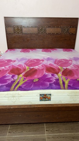 Manama, Furniture, BHD 30,  King Size Bed, Side Tables (vgood Condition) Dining Table For Sale