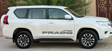 Riyadh, Vehicles, Cars & Trucks , SAR 152,  Toyota Land Cruiser,  2023,  Automatic,  116400 KM,   Prado   V6 TXL In All Original Condition