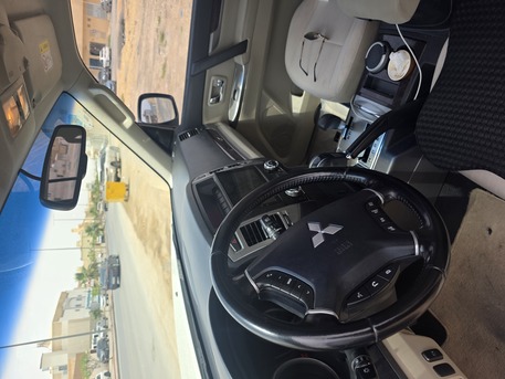 Riyadh, Vehicles, Cars & Trucks , SAR 49500,  Mitsubishi Pajero,  2017,  Automatic,  100000 KM,  Pajero , 100km