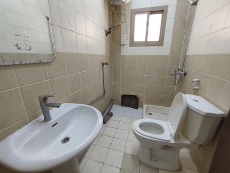 Manama, Apartments, Flats, Houses & Villas, BHD 180/year,  2 BR,  Ras Ruman:- 2Bhk Flat On Rent With Ewa & Acs.